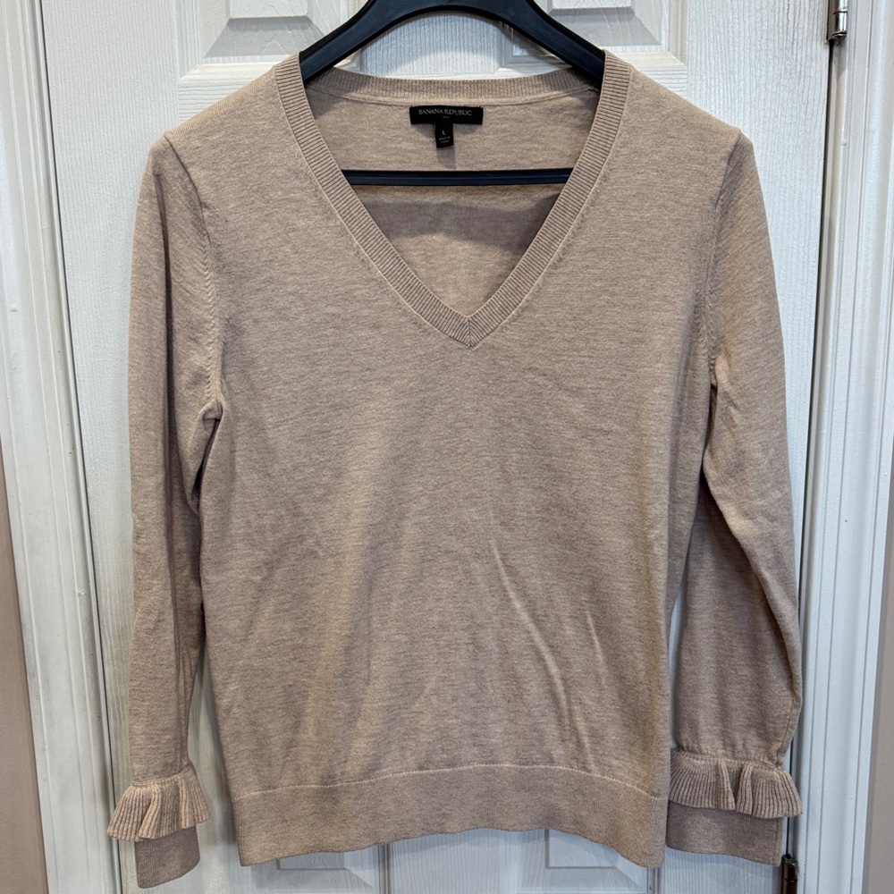 Banana Republic Beige V-Neck Sweater